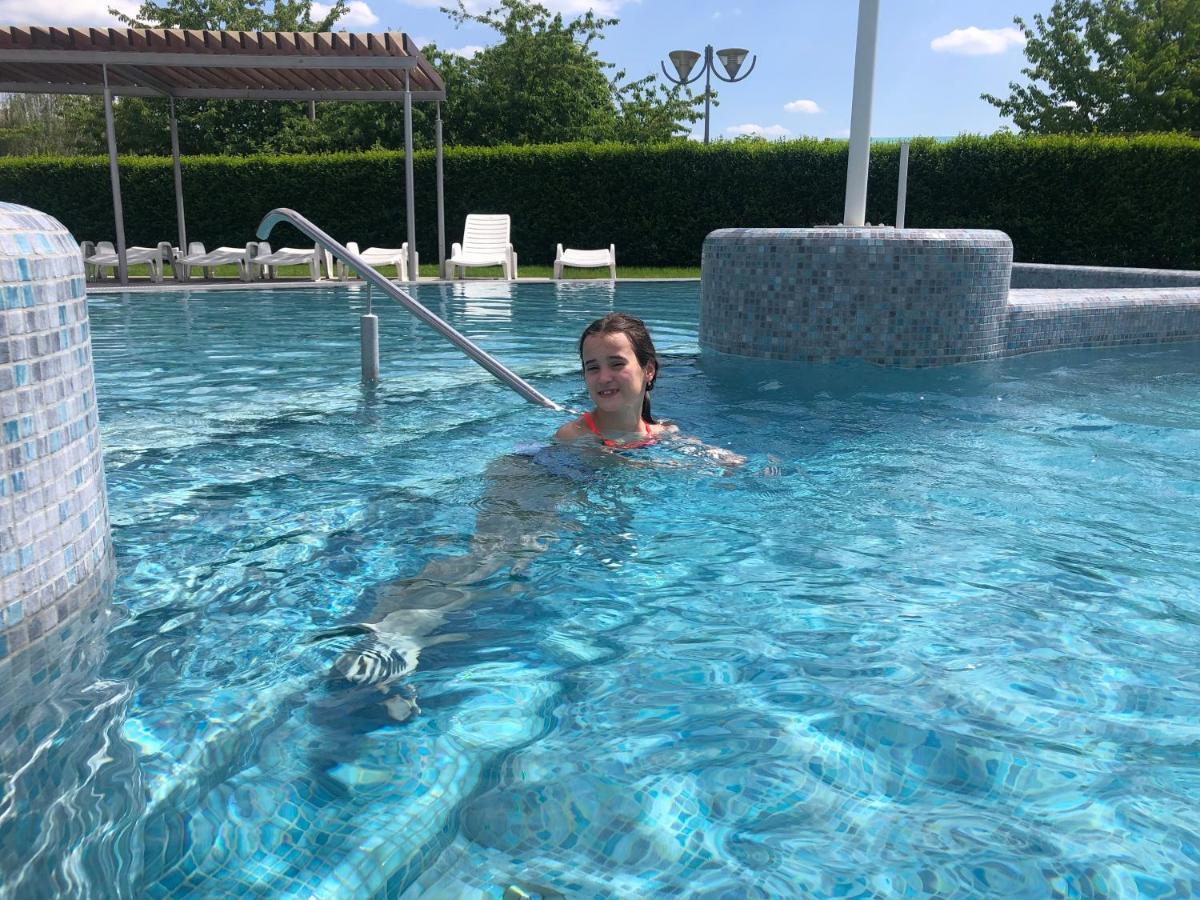 Karos Gold 813 Wellness Apartman ザラカロシュ エクステリア 写真